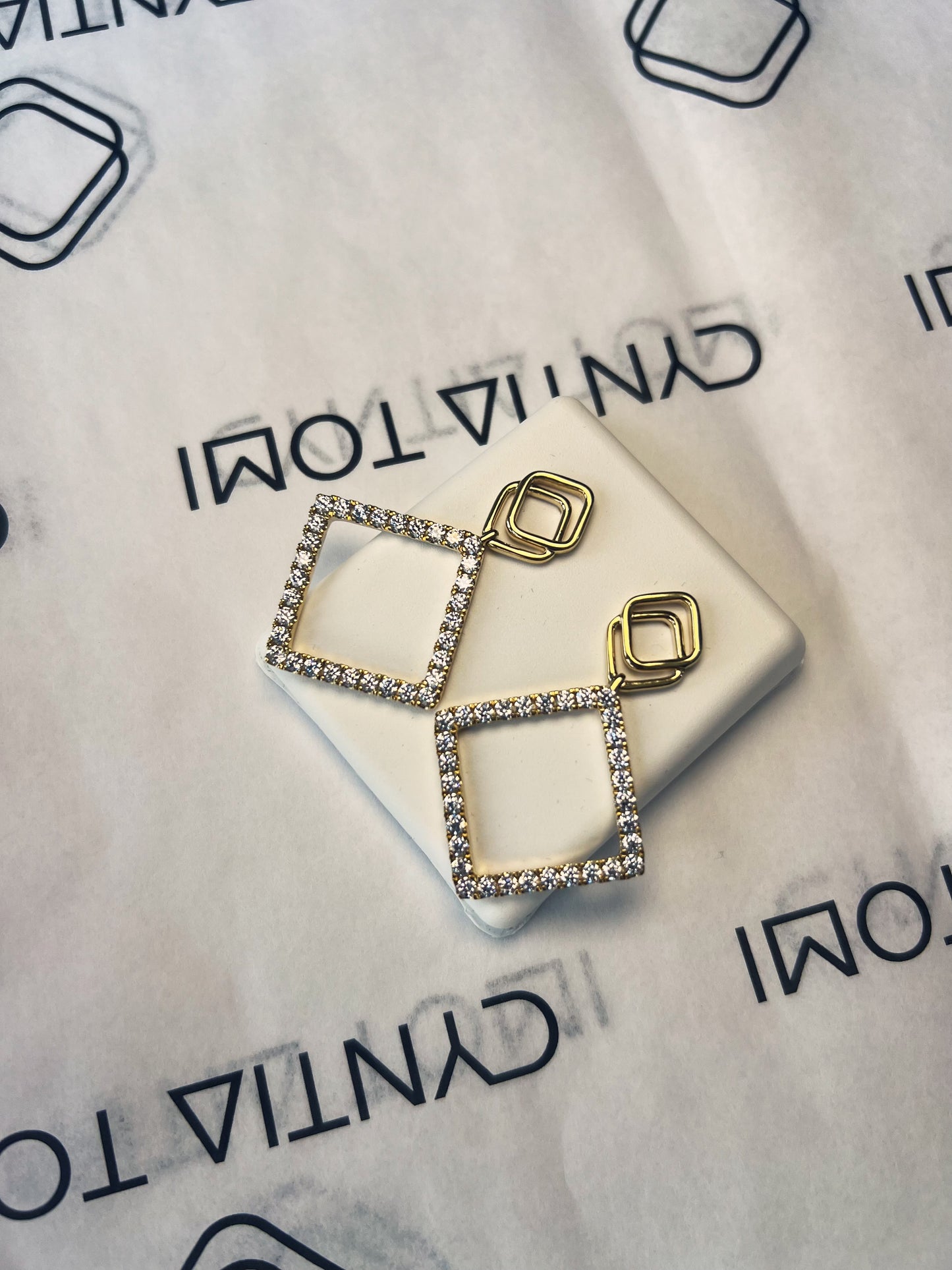 Glow Earrings - CYNTIA TOMI